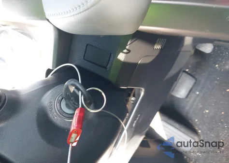 2014 Toyota Rav4 Xle z USA, uszkodzony, nr VIN JTMWFREV0ED029077